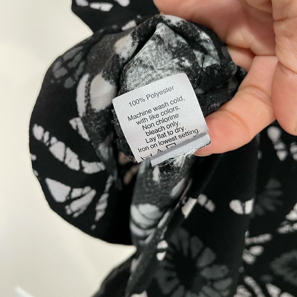 Madewell Industry Button-Back Top in Batik Grid - Picture 4 of 9